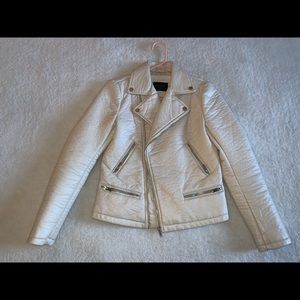 Women’s beige leather jacket